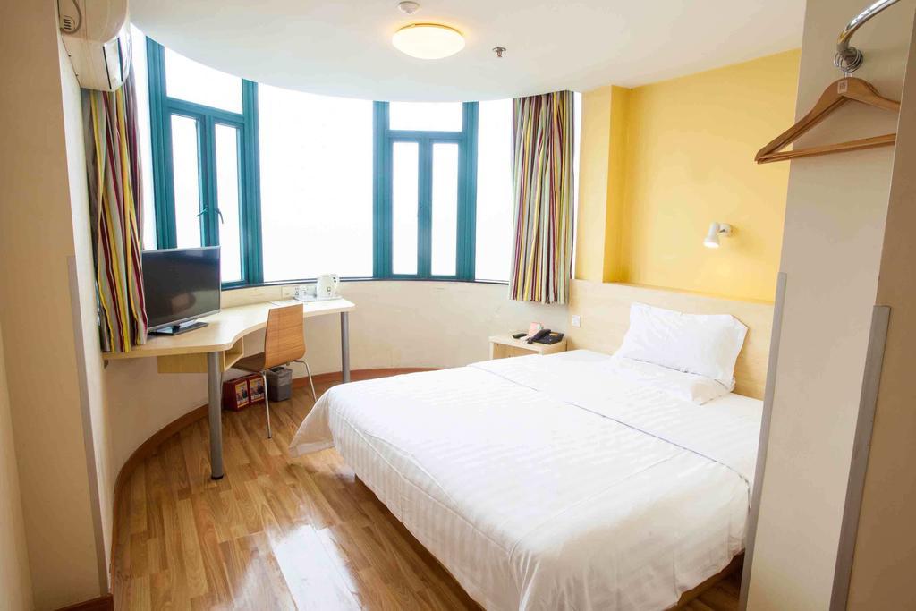 7Days Inn Guangzhou Panyu Chimlong South Railway Station Δωμάτιο φωτογραφία