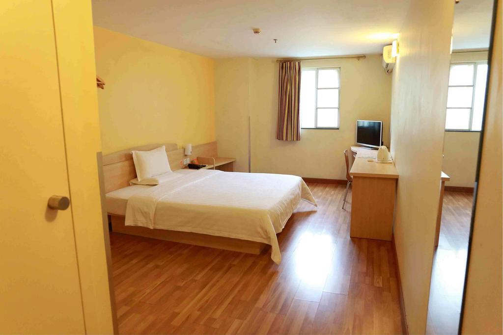 7Days Inn Guangzhou Panyu Chimlong South Railway Station Δωμάτιο φωτογραφία