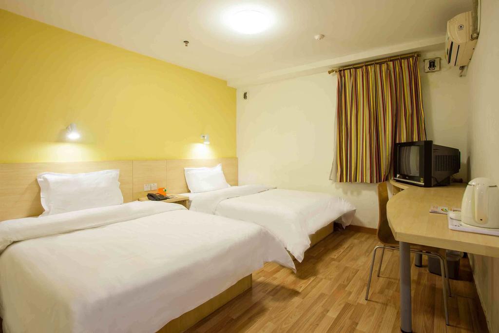 7Days Inn Guangzhou Panyu Chimlong South Railway Station Δωμάτιο φωτογραφία