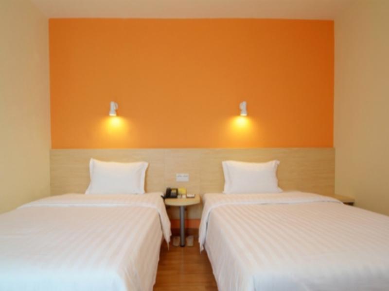 7Days Inn Guangzhou Panyu Chimlong South Railway Station Εξωτερικό φωτογραφία