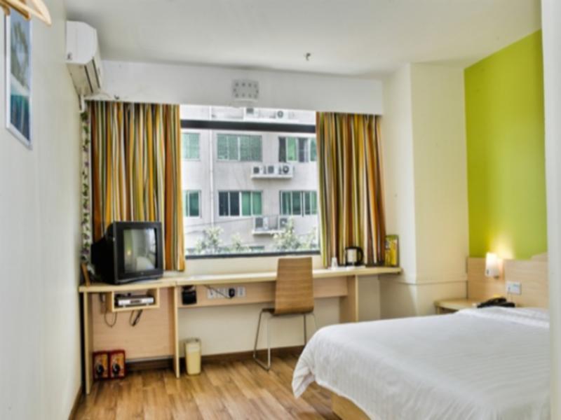 7Days Inn Guangzhou Panyu Chimlong South Railway Station Εξωτερικό φωτογραφία